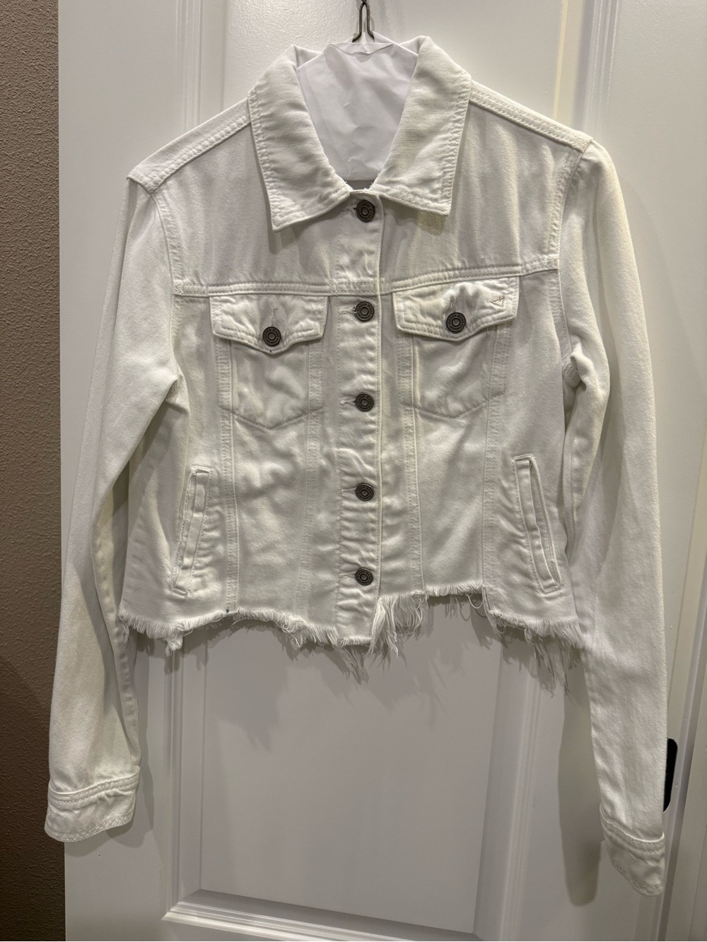Women’s White Frayed Hem Denim Jacket